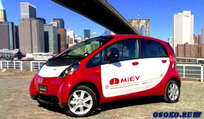 Динамо Бухарест получил два электромобиля Mitsubishi I-MiEV