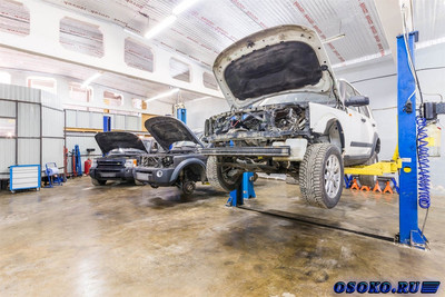 За ремонтом двигателя к автомобилю Ленд Ровер Дискавери нужно обратиться в специализированный центр MEN'S MOTORS
