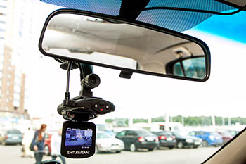 Нужен ли в автомобиле видеорегистратор?
