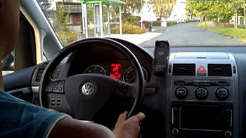 Новый Volkswagen Passat паркуется сам