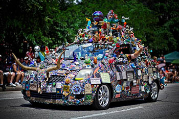 Народный тюнинг на фестивале The Art Car Parade