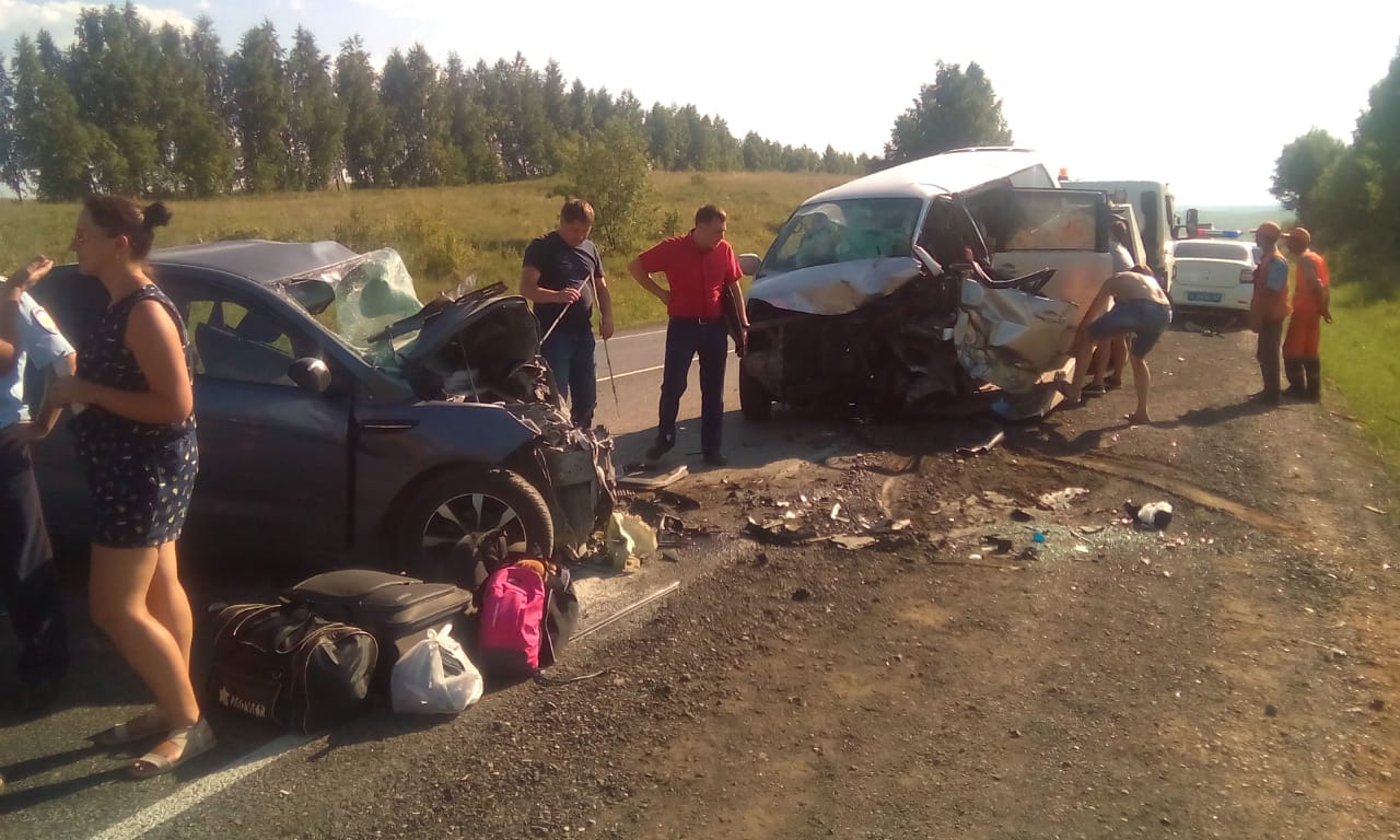 Аварии на автотрассах. Причина каждого третьего ДТП в плохих дорогах