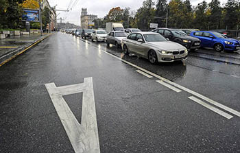 Разрешат ли власти Москвы ездить всем по выделенным полосам