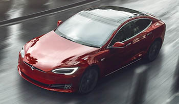 Электрокар Tesla Model S научат ездить на высоких скоростях