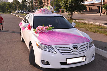 Украшения свадебного автомобиля: между красотой и экономией